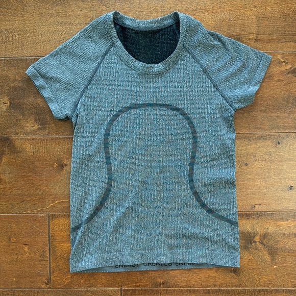 Lululemon Swiftly Tech tee 2.0– waist length - Picture 1 of 4